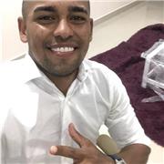 Profesor de deporte que imparte clases a niños de cualquier edad